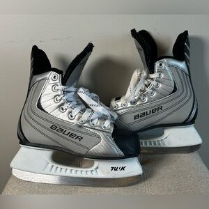 Bauer 22 Silver Ice Hockey Ice Skates Size 3 / US Shoe 4 Good Condition RARE